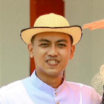 Vicky Hariadi, smiling, wearing a straw hat